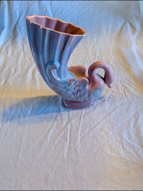 2/90$ Pink Iridescent Swan Cornucopia Decorative Vase by Royal Haeger
